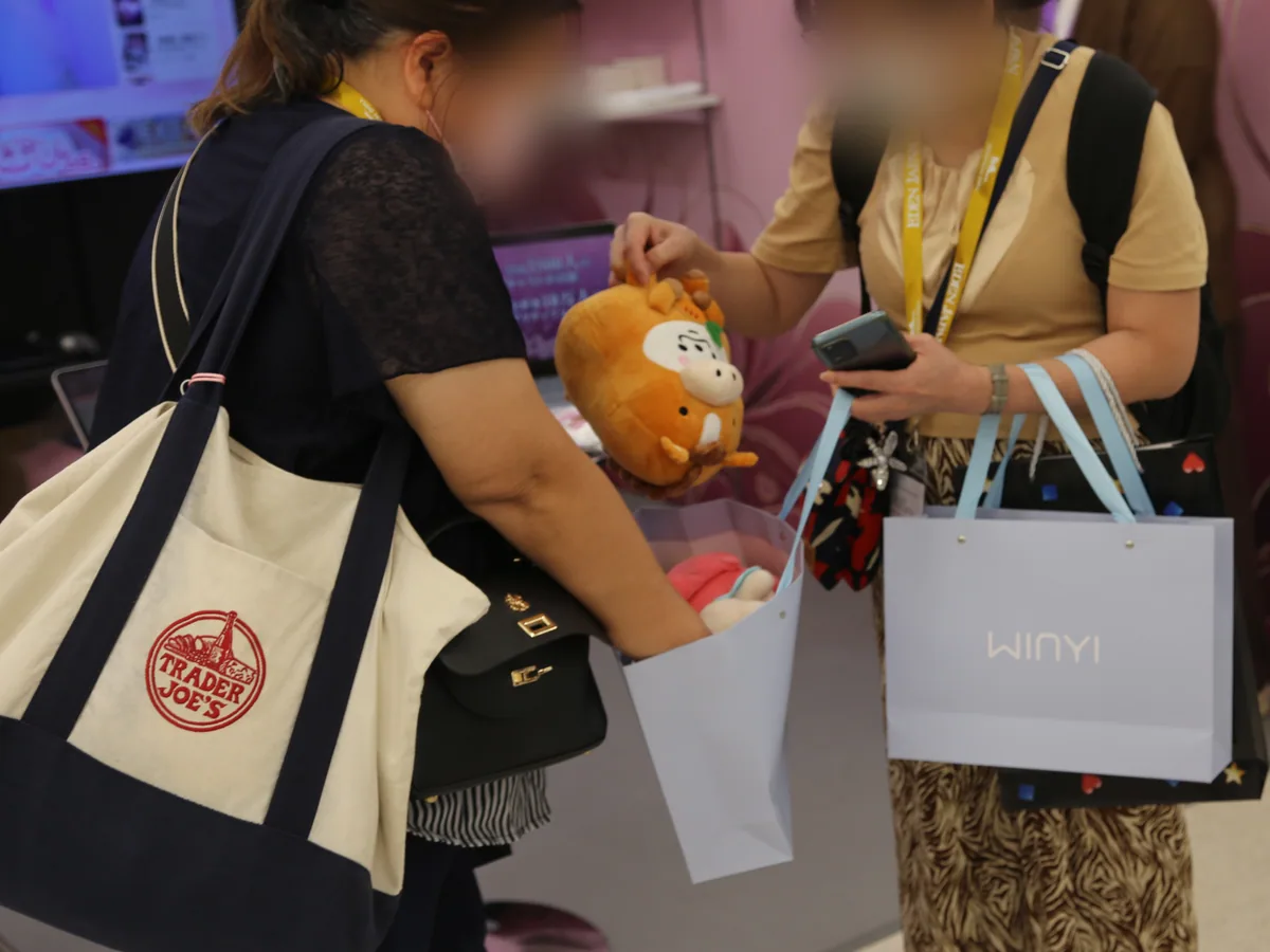 ブースに並ぶ製品